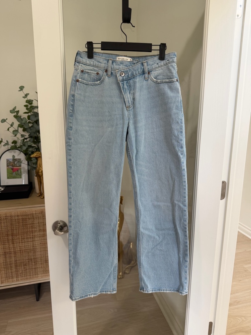 Abercrombie & Fitch The Baggy Low Rise Light Blue Jeans 26 short curve love
